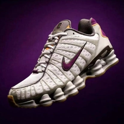 Le modèle baskets  Nike Shox TL Femme illustre l’engagement de Nike pour l'innovation et le design avant-gardiste.