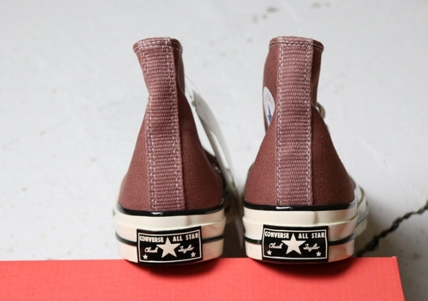 Les baskets Converse Femme se distinguent par leur design iconique et leur esthétique vintage. exceptionnel les couleurs de l'Amérique