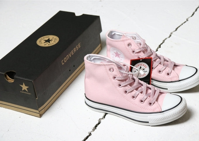 Les baskets Converse Femme se distinguent par leur design iconique et leur esthétique vintage. exceptionnel les couleurs de l'Amérique