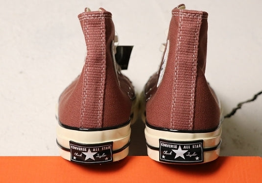 Résultats de l'évolution emblématique de la marque Converse, les Converse Mid Femme  sont un témoignage de l'engagement de Converse à combiner style classique et innovation.