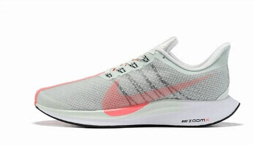 Les baskets Nike Air Zoom Femme se démarquent par leur design sportif et moderne, conçu pour maximiser les performances exceptionnelles 