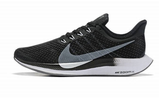 Les baskets Nike Air Zoom Femme se démarquent par leur design sportif et moderne, conçu pour maximiser les performances exceptionnelles 
