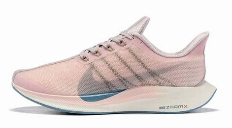 Les baskets Nike Air Zoom Femme se démarquent par leur design sportif et moderne, conçu pour maximiser les performances exceptionnelles 