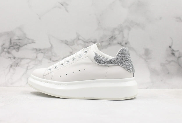  les chaussures Alexander McQueen Femme sont un témoignage de l'engagement de la marque à combiner style et audace. Exceptionnel pas Cher. Le moins cher.