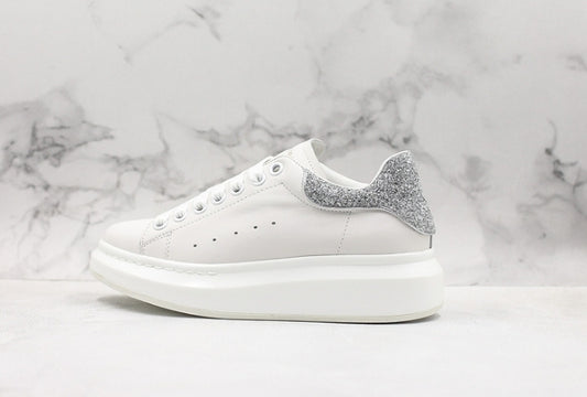  les chaussures Alexander McQueen Femme sont un témoignage de l'engagement de la marque à combiner style et audace. Exceptionnel pas Cher. Le moins cher.