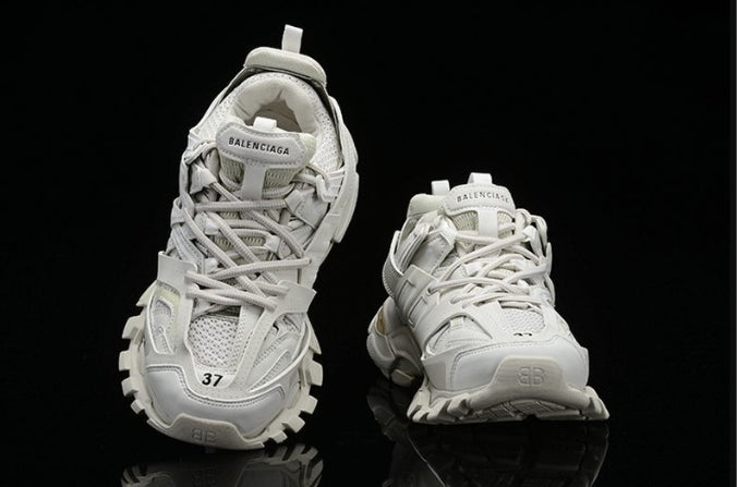 les sneakers Balenciaga Triple S "Beige Green Yellow" Femme sont un témoignage de l'engagement de Balenciaga à combiner style et innovation.