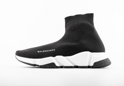 les sneakers Balenciaga Triple S "Beige Green Yellow" Femme sont un témoignage de l'engagement de Balenciaga à combiner style et innovation.