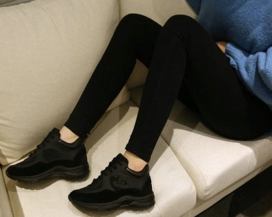 les sneakers Chanel Femme sont un témoignage de l'engagement de Chanel à combiner style et sophistication. Exceptionnel avant-gardistes