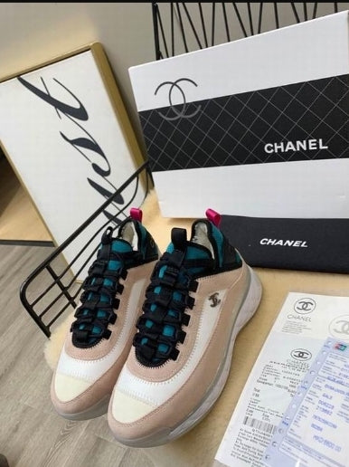 les sneakers Chanel Femme sont un témoignage de l'engagement de Chanel à combiner style et sophistication. Exceptionnel avant-gardistes 