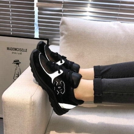 les sneakers Chanel Femme sont un témoignage de l'engagement de Chanel à combiner style et sophistication. Exceptionnel avant-gardistes 