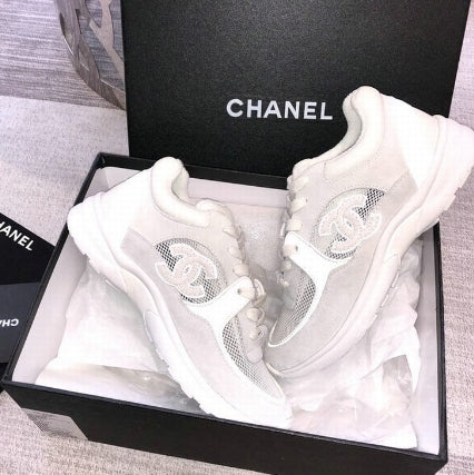 les sneakers Chanel Femme sont un témoignage de l'engagement de Chanel à combiner style et sophistication. Exceptionnel avant-gardistes 