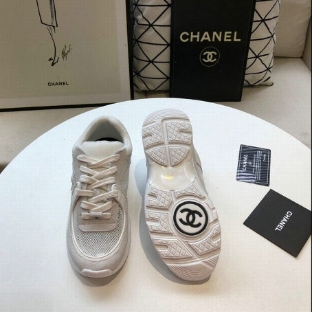 les sneakers Chanel Femme sont un témoignage de l'engagement de Chanel à combiner style et sophistication. Exceptionnel avant-gardistes 