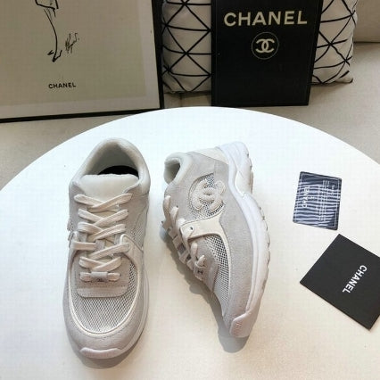 les sneakers Chanel Femme sont un témoignage de l'engagement de Chanel à combiner style et sophistication. Exceptionnel avant-gardistes 