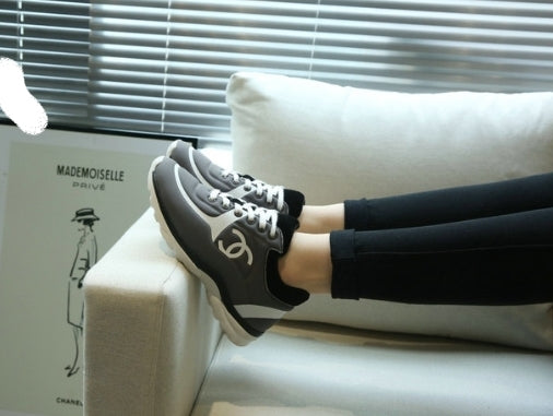 les sneakers Chanel Femme sont un témoignage de l'engagement de Chanel à combiner style et sophistication. Exceptionnel avant-gardistes 