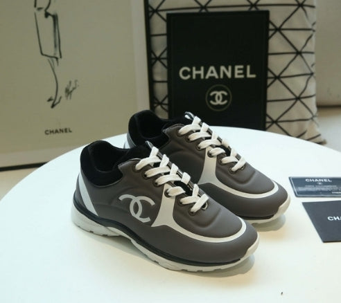 les sneakers Chanel Femme sont un témoignage de l'engagement de Chanel à combiner style et sophistication. Exceptionnel avant-gardistes 