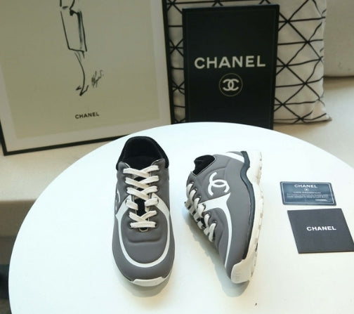 les sneakers Chanel Femme sont un témoignage de l'engagement de Chanel à combiner style et sophistication. Exceptionnel avant-gardistes 