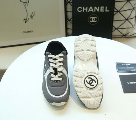 les sneakers Chanel Femme sont un témoignage de l'engagement de Chanel à combiner style et sophistication. Exceptionnel avant-gardistes 