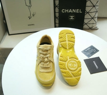 les sneakers Chanel Femme sont un témoignage de l'engagement de Chanel à combiner style et sophistication. Exceptionnel avant-gardistes 