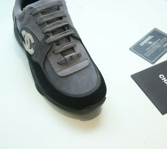 les sneakers Chanel Femme sont un témoignage de l'engagement de Chanel à combiner style et sophistication. Exceptionnel avant-gardistes 