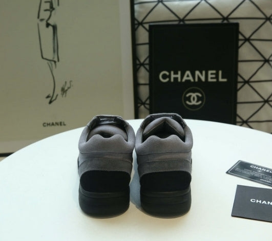 les sneakers Chanel Femme sont un témoignage de l'engagement de Chanel à combiner style et sophistication. Exceptionnel avant-gardistes 