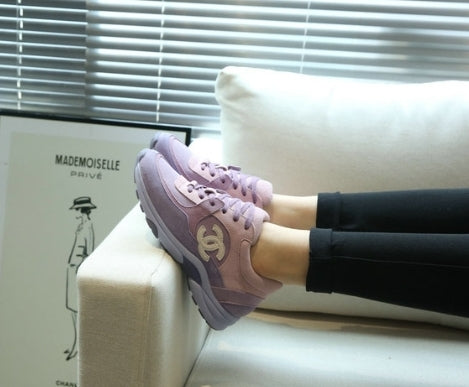 les sneakers Chanel Femme sont un témoignage de l'engagement de Chanel à combiner style et sophistication. Exceptionnel avant-gardistes 