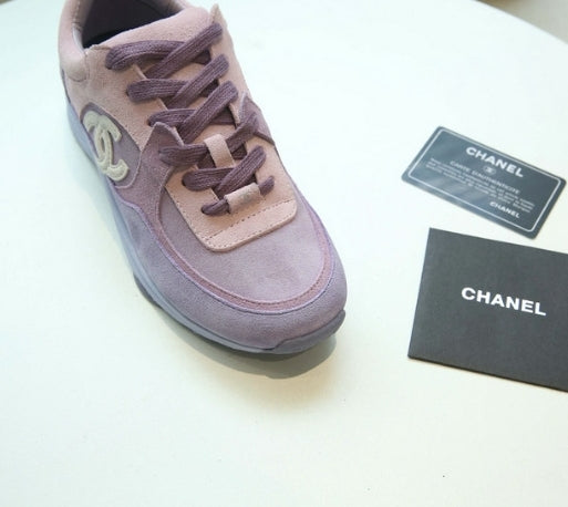 les sneakers Chanel Femme sont un témoignage de l'engagement de Chanel à combiner style et sophistication. Exceptionnel avant-gardistes 