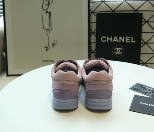 les sneakers Chanel Femme sont un témoignage de l'engagement de Chanel à combiner style et sophistication. Exceptionnel avant-gardistes 