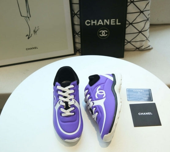 les sneakers Chanel Femme sont un témoignage de l'engagement de Chanel à combiner style et sophistication. Exceptionnel avant-gardistes 