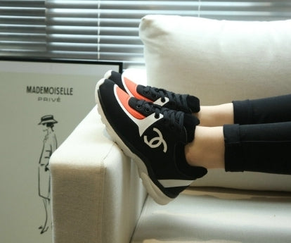 les sneakers Chanel Femme sont un témoignage de l'engagement de Chanel à combiner style et sophistication. Exceptionnel avant-gardistes