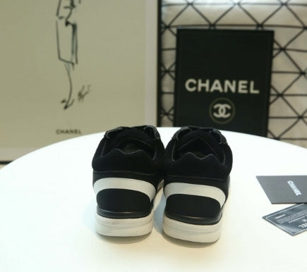 les sneakers Chanel Femme sont un témoignage de l'engagement de Chanel à combiner style et sophistication. Exceptionnel avant-gardistes 