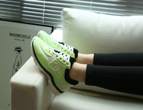 les sneakers Chanel Femme sont un témoignage de l'engagement de Chanel à combiner style et sophistication. Exceptionnel avant-gardistes 