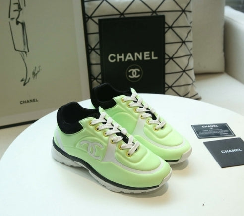 les sneakers Chanel Femme sont un témoignage de l'engagement de Chanel à combiner style et sophistication. Exceptionnel avant-gardistes 