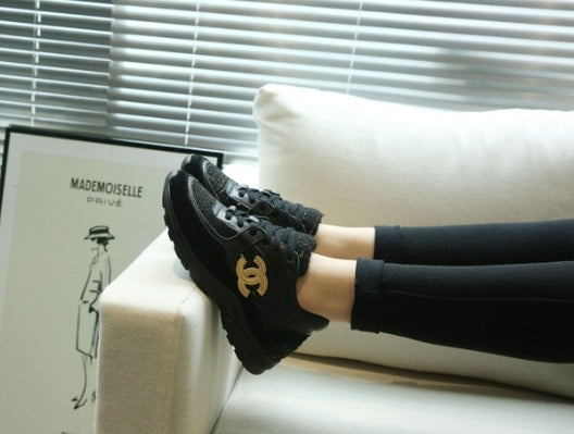 les sneakers Chanel Femme sont un témoignage de l'engagement de Chanel à combiner style et sophistication. Exceptionnel avant-gardistes