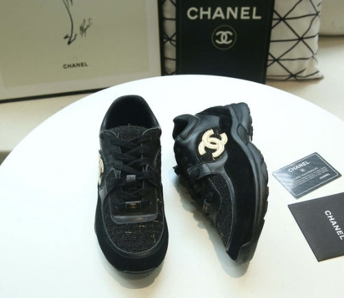 les sneakers Chanel Femme sont un témoignage de l'engagement de Chanel à combiner style et sophistication. Exceptionnel avant-gardistes 