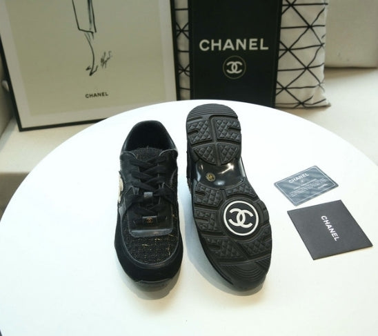 les sneakers Chanel Femme sont un témoignage de l'engagement de Chanel à combiner style et sophistication. Exceptionnel avant-gardistes 