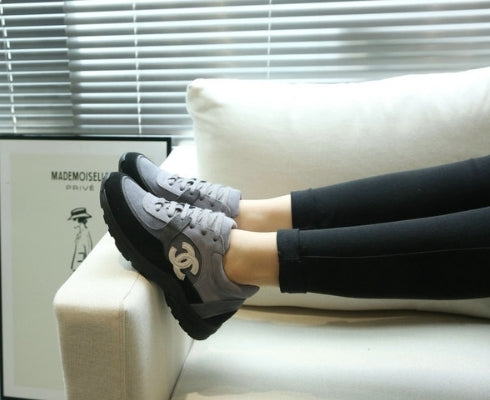 les sneakers Chanel Femme sont un témoignage de l'engagement de Chanel à combiner style et sophistication. Exceptionnel avant-gardistes 