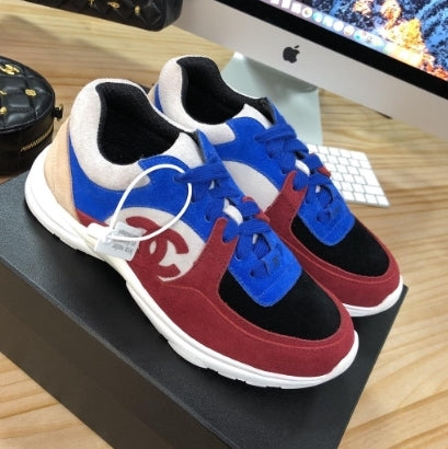 les sneakers Chanel Femme sont un témoignage de l'engagement de Chanel à combiner style et sophistication. Exceptionnel avant-gardistes 