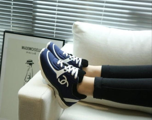 les sneakers Chanel Femme sont un témoignage de l'engagement de Chanel à combiner style et sophistication. Exceptionnel avant-gardistes