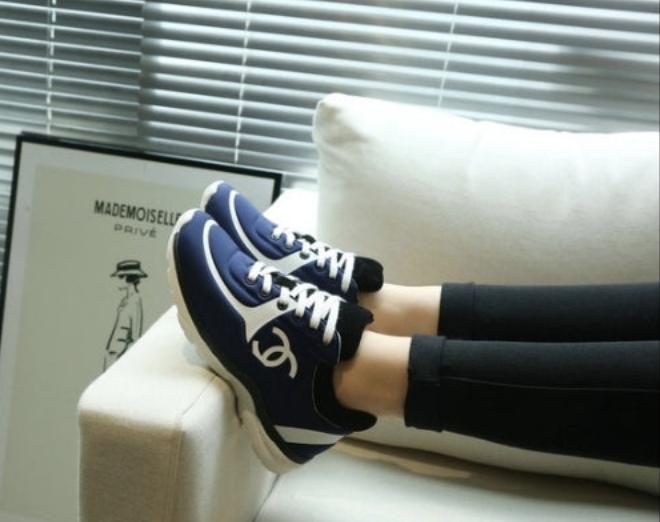 les sneakers Chanel Femme sont un témoignage de l'engagement de Chanel à combiner style et sophistication. Exceptionnel avant-gardistes 