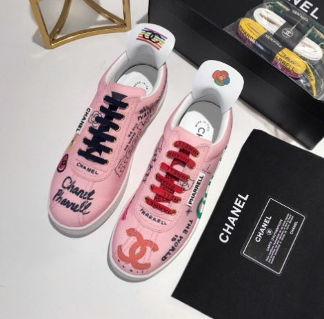les sneakers Chanel Femme sont un témoignage de l'engagement de Chanel à combiner style et sophistication. Exceptionnel avant-gardistes 