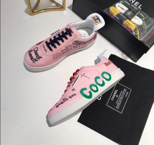 les sneakers Chanel Femme sont un témoignage de l'engagement de Chanel à combiner style et sophistication. Exceptionnel avant-gardistes 