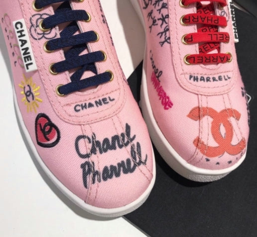 les sneakers Chanel Femme sont un témoignage de l'engagement de Chanel à combiner style et sophistication. Exceptionnel avant-gardistes 