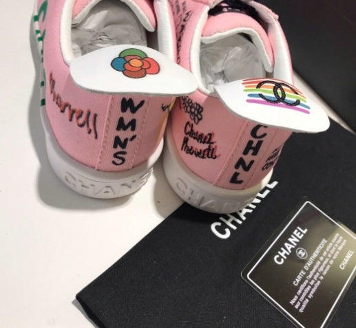 les sneakers Chanel Femme sont un témoignage de l'engagement de Chanel à combiner style et sophistication. Exceptionnel avant-gardistes 