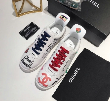 les sneakers Chanel Femme sont un témoignage de l'engagement de Chanel à combiner style et sophistication. Exceptionnel avant-gardistes 