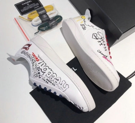 les sneakers Chanel Femme sont un témoignage de l'engagement de Chanel à combiner style et sophistication. Exceptionnel avant-gardistes 