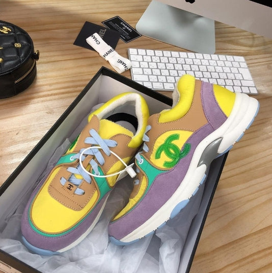 les sneakers Chanel Femme sont un témoignage de l'engagement de Chanel à combiner style et sophistication. Exceptionnel avant-gardistes 