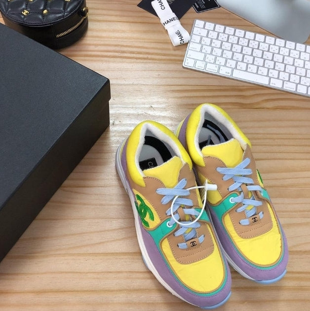 les sneakers Chanel Femme sont un témoignage de l'engagement de Chanel à combiner style et sophistication. Exceptionnel avant-gardistes 