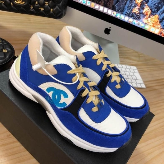 les sneakers Chanel Femme sont un témoignage de l'engagement de Chanel à combiner style et sophistication. Exceptionnel avant-gardistes