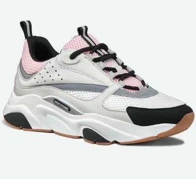 Les sneakers Dior Femme incarnent l’alliance parfaite entre élégance intemporelle et design contemporain. Exceptionnel avant-gardistes 