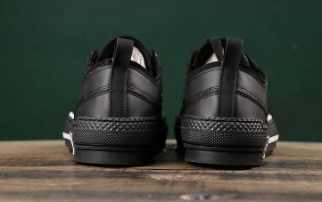 Les sneakers Dior Femme incarnent l’alliance parfaite entre élégance intemporelle et design contemporain. Exceptionnel avant-gardistes 